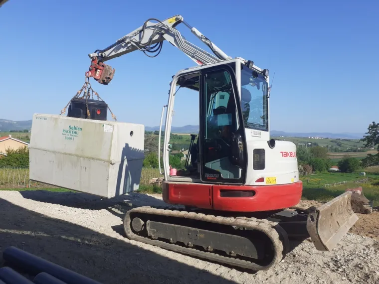 Livraison de la cuve en béton de 3000 litres